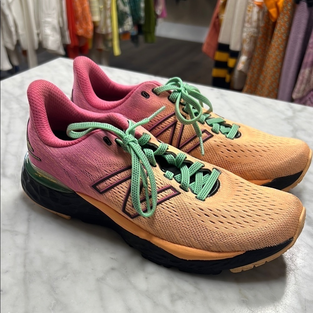 NEW BALANCE Women’s Fresh Foam 880V11 Sneakers size 8.5